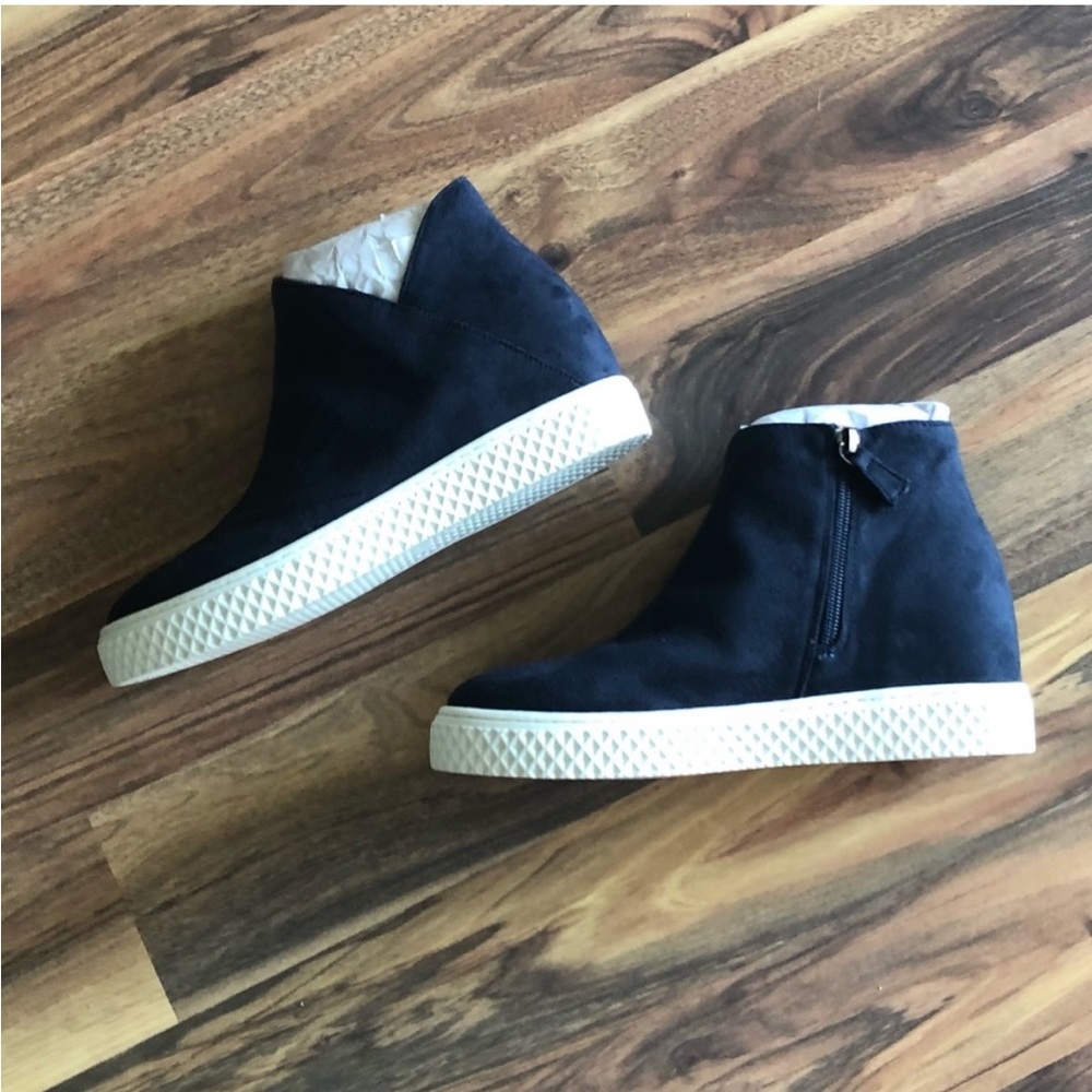 BNWT Aerosols sneakers
